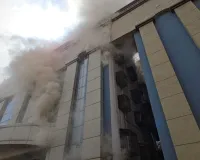 सूरत : मिलेनियम-1 मार्केट में भीषण आग से करोड़ों का कपड़ा राख, फायर ब्रिगेड ने 'ब्रिगेड कॉल' के जरिए पाया काबू