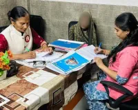 राजकोट : बस में मिली अनजान गर्भवती महिला को 181 और 112 हेल्पलाइन ने दिलाई सुरक्षा, परिवार से मिलवाया