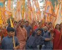 सूरत : अलथान में श्री श्याम भक्तों की भव्य निशान यात्रा, 108 ध्वज अर्पित