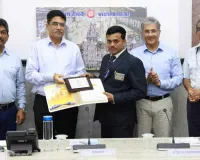 वडोदरा :  महाप्रबंधक, पश्चिम रेलवे ने वडोदरा मंडल के दो कर्मचारियों को संरक्षा पुरस्कार से सम्मानित किया