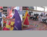 सूरत :  आढ़तिया कपड़ा एसोसिएशन, सूरत का होली स्नेह मिलन: फूलों की होली में रंगा फागुन महोत्सव