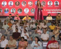 सूरत : एकल श्रीहरि वनवासी विकास ट्रस्ट द्वारा भव्य कवि सम्मेलन, इंसानियत से लेकर राजनीति तक गूंजे कविता और व्यंग्य