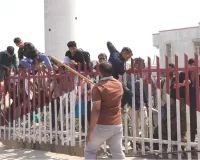 सूरत : उधना स्टेशन भगदड़ पर रेलवे का यू-टर्न? जीएम बोले— “कोई लाठीचार्ज नहीं हुआ”