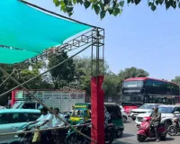 सूरत : ट्रायल से पहले ही ट्राफिक में फंसी डबल डेकर बस, खराब प्लानिंग से ट्रैफिक जाम