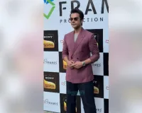 जब अक्षय कुमार के शो पर पहुंचे ‘नकली सनी’, राजकुमार राव का स्वैग देख खिलाड़ी कुमार ने भी बजाई ताली