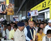 सूरत :“ऑर्गन मैन ऑफ इंडिया” नीलेश मंडलेवाला का सूरत एयरपोर्ट पर भव्य स्वागत