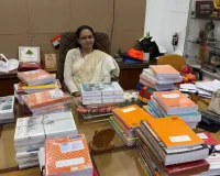 सूरत : नई मेयर मायाबेन मावाणी की अनोखी पहल, गुलदस्तों की जगह किताबें और साड़ियां देने की अपील