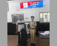 वडोदरा : रेल सुरक्षा बल की तत्परता से यात्रा के दौरान छूटा महंगा लैपटॉप एवं अन्य सामान सुरक्षित वापस मिला