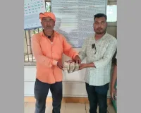 वडोदरा : रेलकर्मी ने पेश की ईमानदारी की मिसाल, ट्रैक पर मिला बैग कैश सहित लौटाया 
