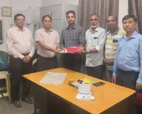 सूरत : सुदामा ट्रस्ट की अनूठी पहल; स्मीमेर मेडिकल कॉलेज में मृतकों के सम्मान हेतु शुरू हुआ “कफन अर्पण सेवा” अभियान