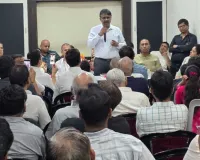 सूरत : एसएमए की बैठक में व्यापारियों को सतर्क रहने की सलाह, नए व्यापारियों को उधार नहीं देने का लिया गया निर्णय