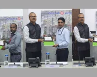 वडोदरा  : सजगता से संभावित रेल‌ दुर्घटना टालने के लिए वडोदरा मंडल में कार्यरत 3 कर्मचारी महाप्रबंधक द्वारा संरक्षा पुरस्कार से सम्मानित