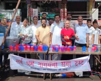 सूरत : ‘सेवा ही सबसे बड़ा धर्म’ के संदेश के साथ शीतल गुलाब शरबत का वितरण