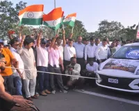 सूरत : राकेश सैनी ने दांतों से 8 कारें 100 मीटर तक खींचकर बनाया रिकॉर्ड, वर्ल्ड ड्रग्स डे पर युवाओं को दिया नशामुक्ति का संदेश