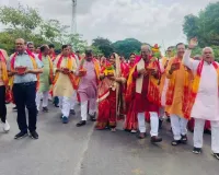 सूरत :   अग्रवाल प्रगति ट्रस्ट में राधा-कृष्ण मंदिर की प्राण प्रतिष्ठा की तैयारियां, निकाली गई भव्य कलश यात्रा