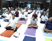 सूरत : अग्रवाल समाज ट्रस्ट सूरत ने अंतरराष्ट्रीय योग दिवस पर आयोजित किया योग शिविर