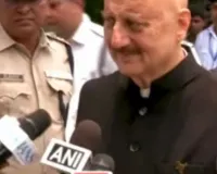 कोलकाता पहुंचे अनुपम खेर, बंगाल से विश्वस्तरीय एक्टिंग स्कूल की शुरुआत का किया ऐलान