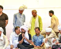 प्रधान के इस्तीफे की मांग करते हुए भूख हड़ताल पर बैठे वांगचुक