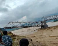 असम में बाढ़ का तांडव जारी: रेलवे पुल ढहने से यातायात ठप, गृह मंत्री अमित शाह ने ली स्थिति की