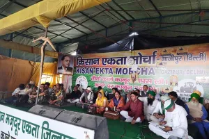 गाजीपुर बॉर्डर पर कलाकरों ने 'रागिनी' गाकर दिया किसानों को समर्थन