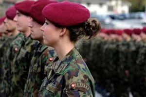 आखिर क्यों इस देश की महिला सैनिकों को भी पहननी पड़ती थी पुरुष सैनिकों जैसी ही अंडरवियर