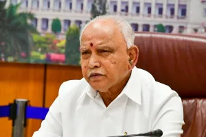 येदियुरप्पा ने कर्नाटक के राज्यपाल को सौंपा इस्तीफा