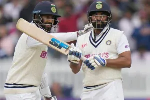 भारत-इंग्लैंड लॉर्ड्स टेस्ट: अपनी बल्लेबाजी से मैच को अपनी तरफ मोड़ने वाले शमी-बुमराह का हुआ जोरदार स्वागत