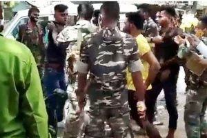 झारखंड: मास्क न पहनने की इतनी बड़ी सजा, सेना के एक जवान को पुलिसवालों ने जमकर पीटा