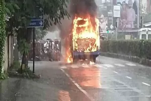 राजस्थान : बिजली के तारों के संपर्क में आकर बस में आग लगी, दो व्यक्तियों की मौत और दस झुलसे