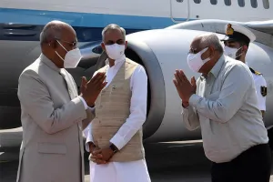 गुजरात की दो दिवसीय यात्रा पर पहुंचे राष्ट्रपति कोविंद