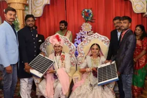 गुजरात : शादी में बेटी को सोलर पैनल भेंट की, बिजली के बिल से मिलेगा राहत!
