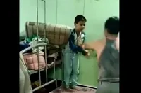वायरल वीडियो : बच्चे को बेरहमी से पिटने वाला पहुंचा जेल!