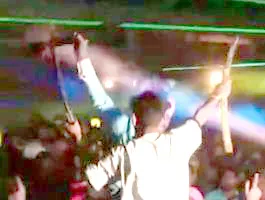 गुजरात : वेजलपुर में दुल्हे ने की हर्ष फायरिंग, बाराती नंगी तलवार लेकर नाचा!