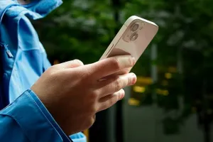 स्मार्टफोन के बाजार में आईफोन का दबदबा, भारत में चाइनीज फोन ‌शाओमि कमजोर पड़ रहा