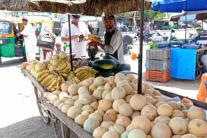 गुजरात : जानें भुज के फल विक्रेता कल क्यों मनाने जा रहे है धिक्कार दिवस