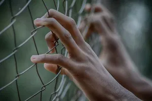 उत्तर प्रदेश : ट्यूशन क्लास आई मासूम बच्ची के साथ दुष्कर्म करने वाले आरोपी को कोर्ट ने सुनाई 20 साल की सजा