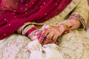 छोटाउदयपुर : यहाँ होती हैं अनोखी शादी, दुल्हे की बहन लेती है अपनी भाभी के साथ सात फेरे