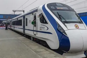 नवरात्रि से दौड़ सकती है अहमदाबाद-मुंबई के बीच वंदे भारत ट्रेन, तेजस से सस्ता हो सकता है किराया