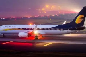 कारोबार : जेट एयरवेज ने अपने कर्मचारियों को दिया बड़ा झटका, आधे से अधिक लोगों को बिना वेतन छुट्टी पर भेजा