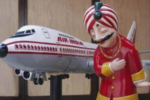 एयर इंडिया के केबिन व कॉकपिट क्रू और सुरक्षा कर्मचारियों की वर्दी डिजाइन करेंगे मनीष मल्होत्रा