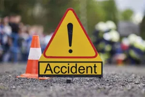 गुजरात : राजकोट-अहमदाबाद हाईवे पर ईको कार-ट्रक के बीच भीषण हादसा, 4 की मौत