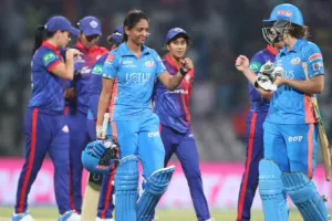 महिला प्रीमियर लीग : मुंबई ने लगाई जीत की हट्रिक, दिल्ली को आठ विकेट से रौंदा