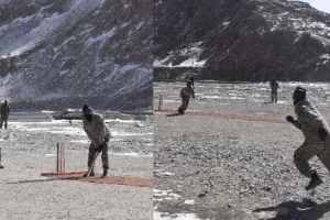 सोशल मीडिया पर छाई गलवान घाटी में क्रिकेट खेल रहे सैनिकों की तस्वीरें