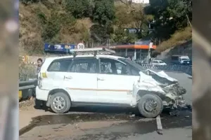 हिमाचल प्रदेश में सड़क हादसे में पांच राहगीरों की मौत हो गई