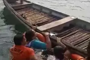 गुजरात : नर्मदा परिक्रमा के लिए आए लोगों के साथ हादसा, सूरत से आए लोगों की नाव पलटी