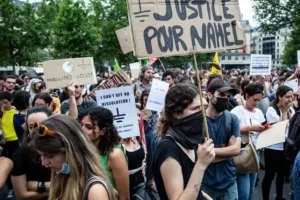 फ्रांस में हिंसा के बीच सत्रह वर्षीय नाहेल को दफनाया गया, अब तक तीन हजार से ज्यादा लोग गिरफ्तार