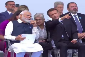 प्रधानमंत्री मोदी के सामने पेरिस में गूंजा, 'सारे जहां से अच्छा हिंदोस्तां हमारा...'