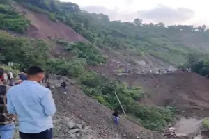 शिमला-चंडीगढ़ मार्ग : परवाणू में चक्की मोड़ पर भूस्खलन, हाइवे का 40 मीटर हिस्सा बह गया