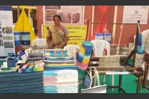 गुजरात: प्लास्टिक कचरे से बनाए ट्रेंडी उत्पाद, सालाना टर्नओवर पहुंचा 15 लाख रुपए
