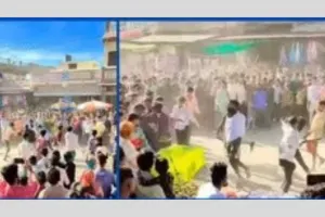 गुजरात : लांबडिया में त्योहारी खरीदारी की भीड़ के दौरान दो गुटों में मारपीट